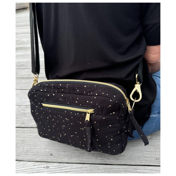 Coco crossbody taske DIY - Sort quilt med guld prikker