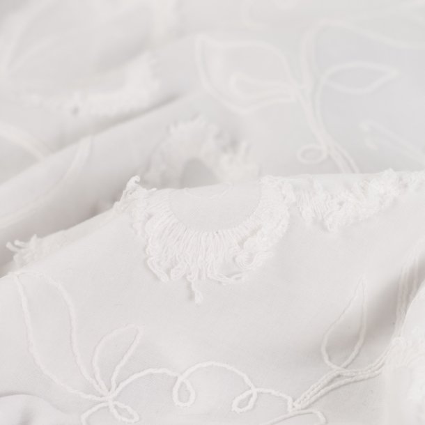 Bomuld med broderede sommerfugle og blomster - off-white