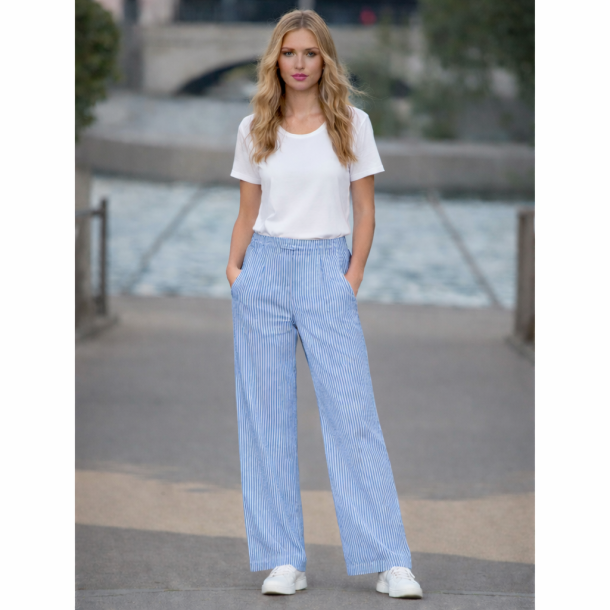 M�lkedrenge stribet denim - Lyse bl�
