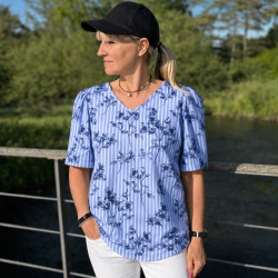 Bomuldspoplin med bl� striber og blomsterprint