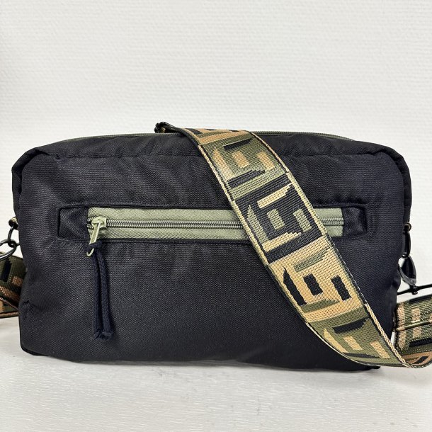 Alberte crossover DIY - Sort med army