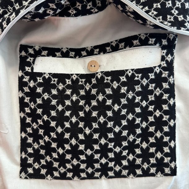 Clara tote bag - Sort med broderi
