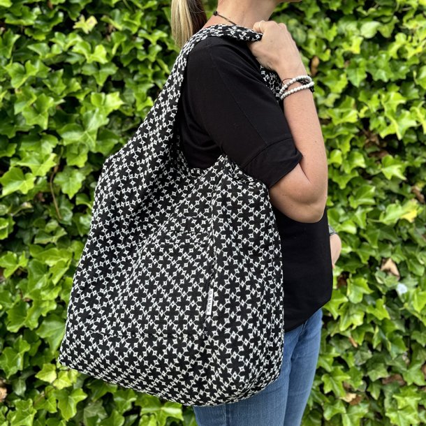 Clara tote bag - Sort med broderi